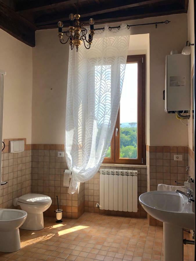 Casa Vacanze La Torretta Sutri Exterior photo
